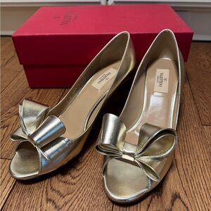 Valentino Metallic Nappa Platino Patent Couture Bow Pump 9US/39